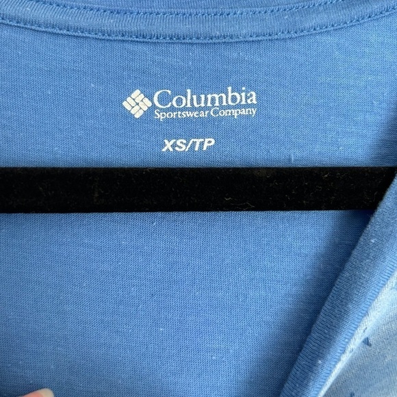 (2) Columbia Women's Abstract Print Active Tee- Pink/ Blue Size XS - Picture 9 of 10